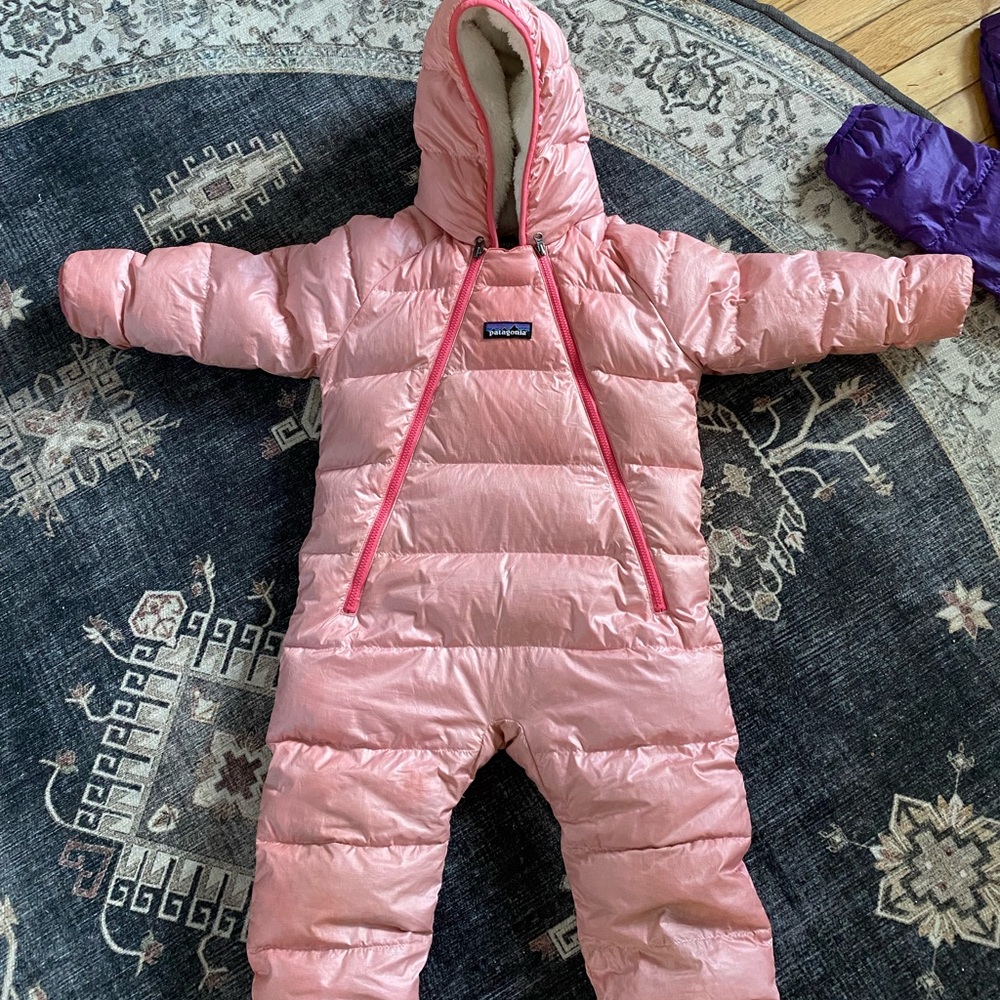 Patagonia down snowsuit 12-18 mos VGUC